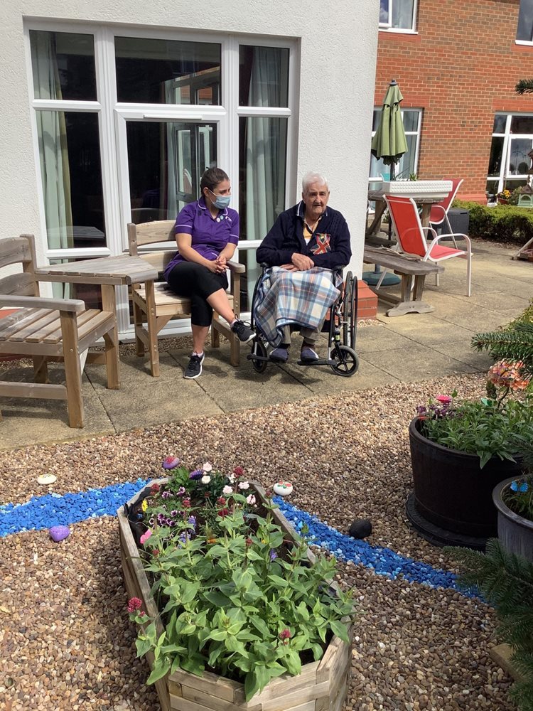 “A wonderful memory that has stayed with me all my life” – Stratford-upon-Avon care home celebrates VE Day